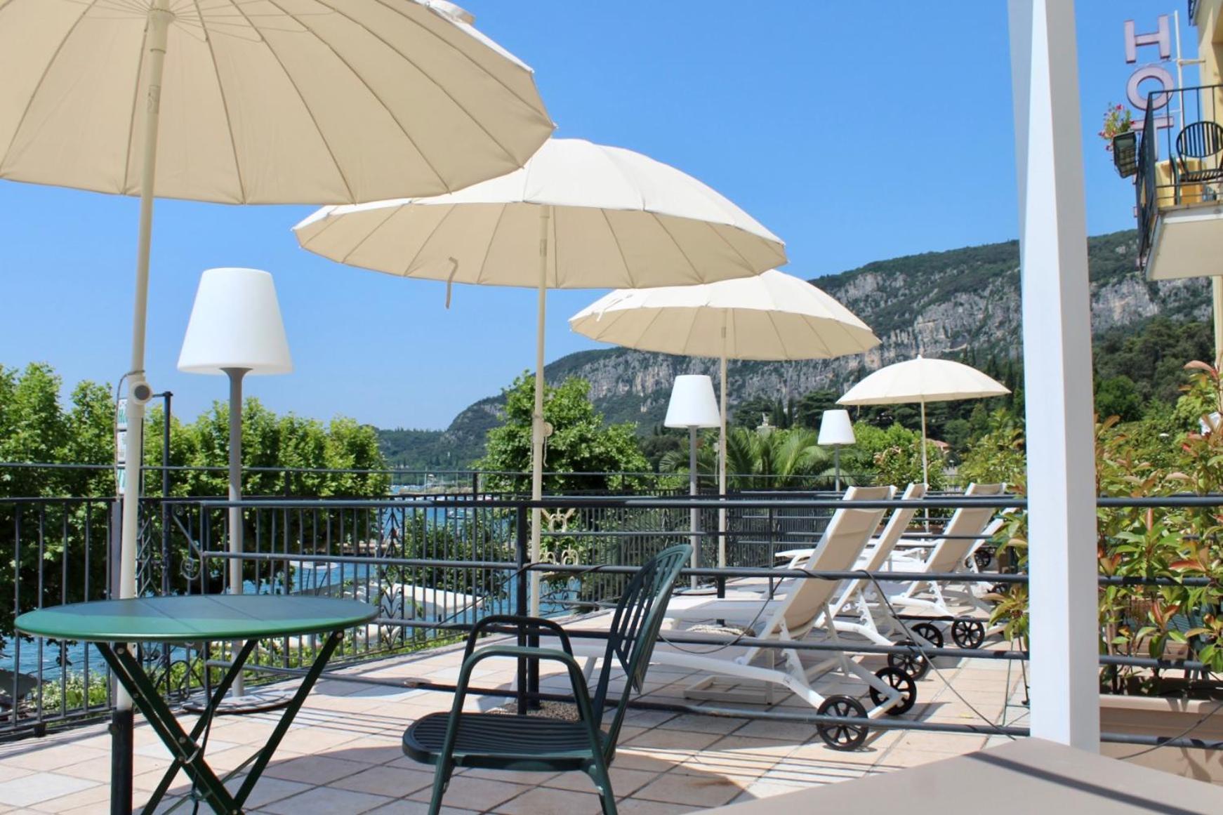 Hotel Tre Corone 가르다 외부 사진